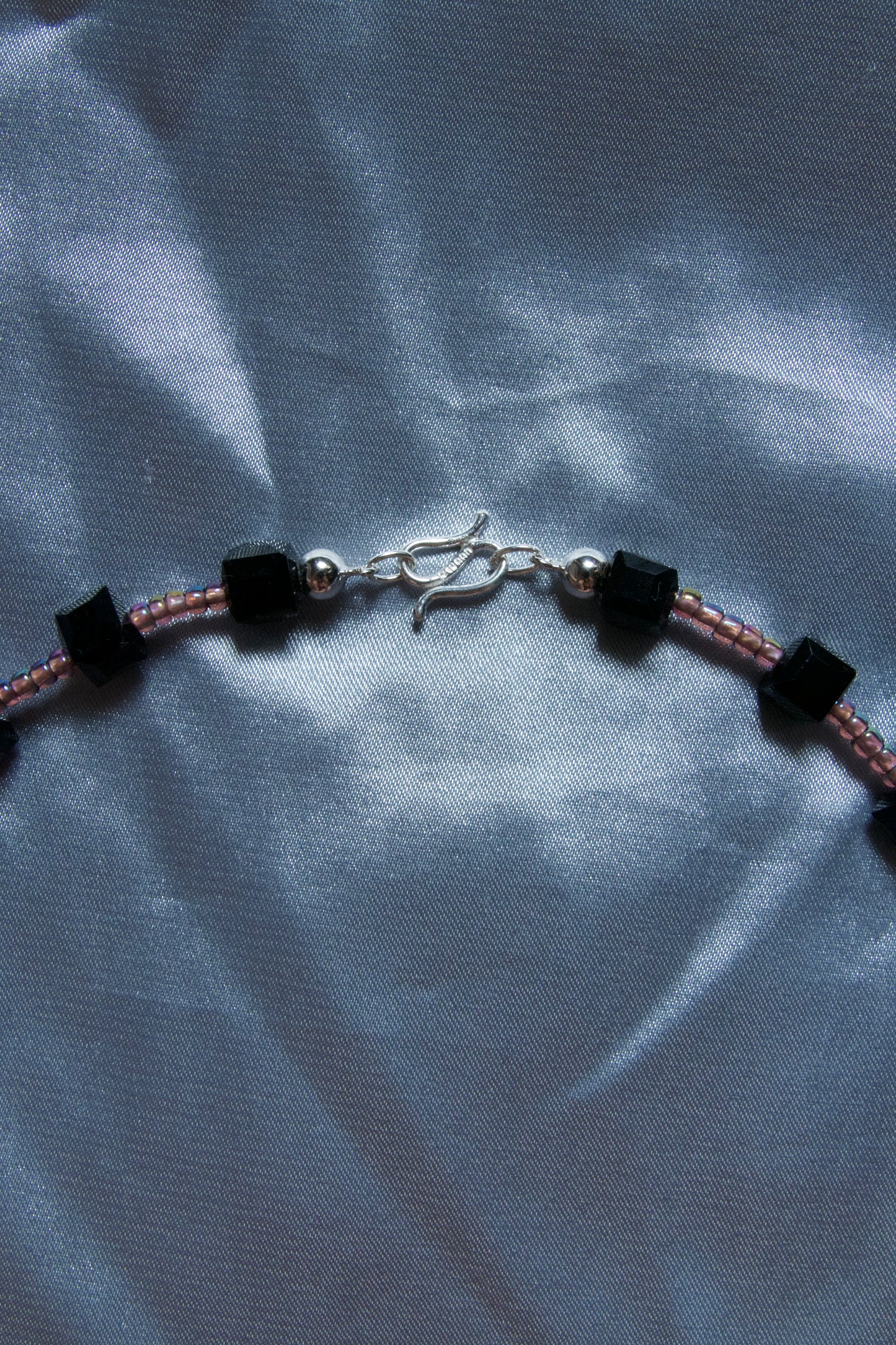 "CENTERPIECE" NECKLACE black & purple