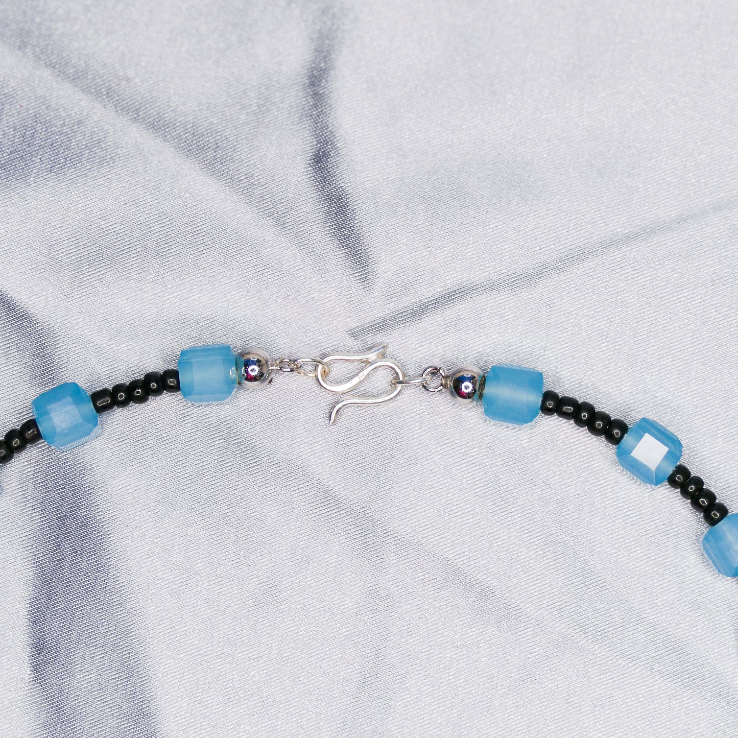 "CENTERPIECE" NECKLACE blue & black