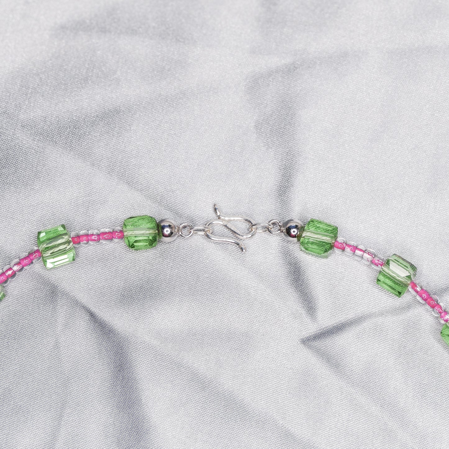 "CENTERPIECE" NECKLACE green & pink