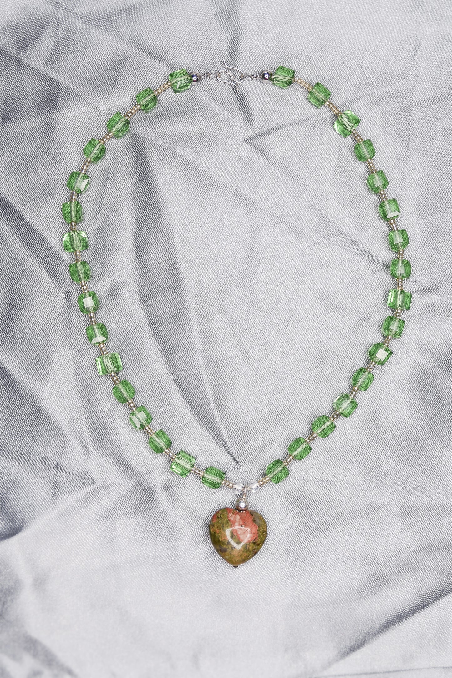 "CENTERPIECE" NECKLACE green & green