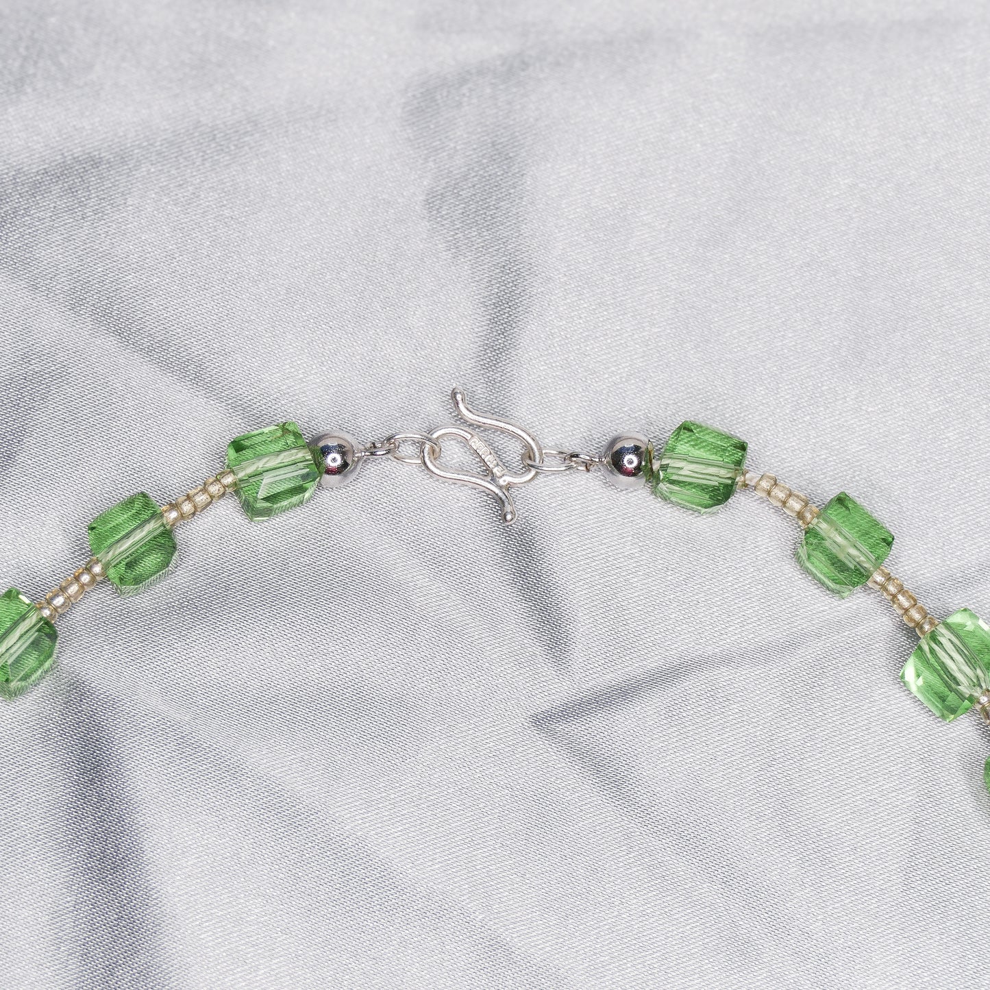 "CENTERPIECE" NECKLACE green & green