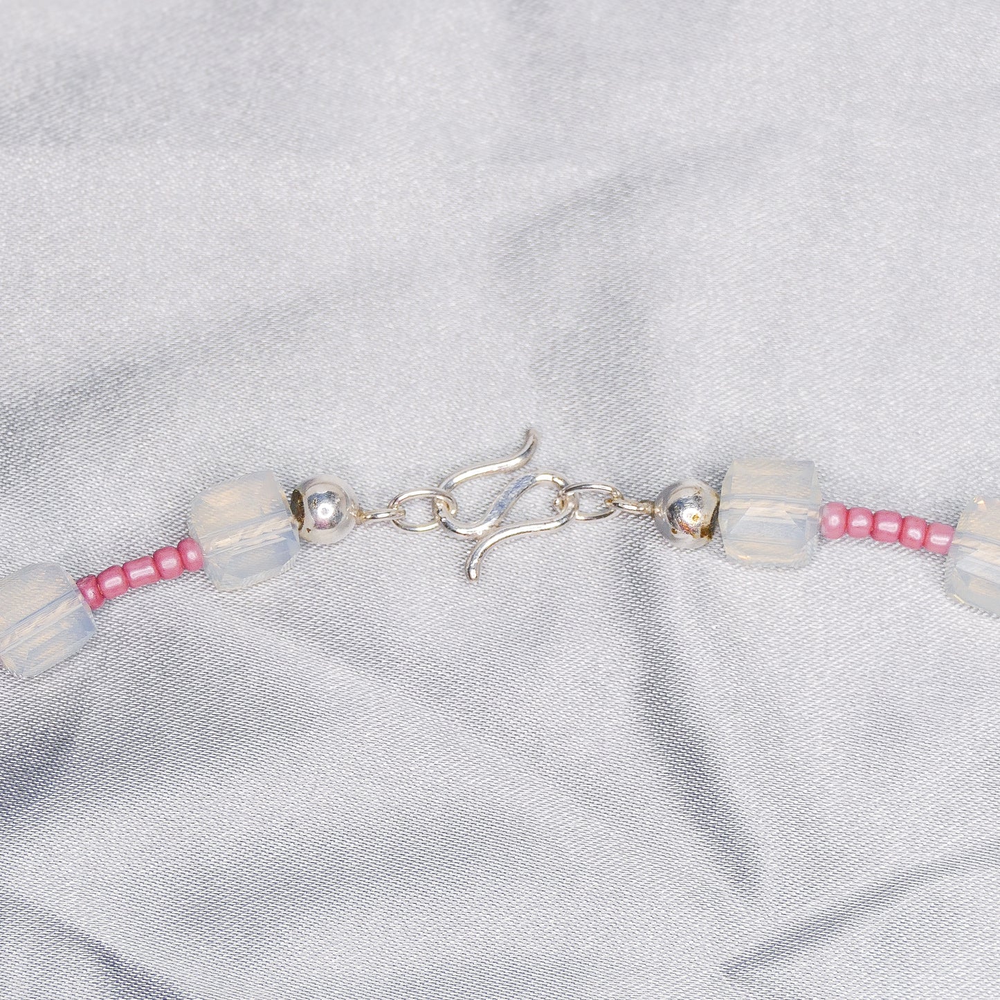 "CENTERPIECE" NECKLACE milky & pink