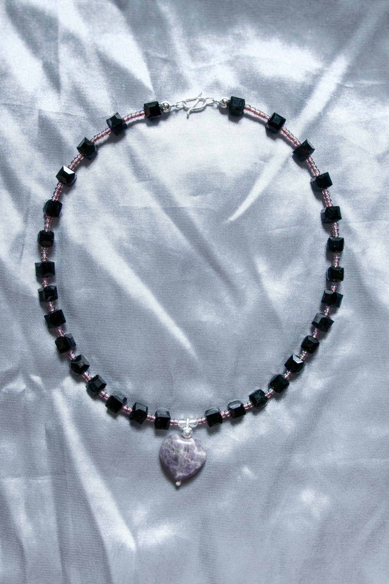 "CENTERPIECE" NECKLACE black &amp; purple