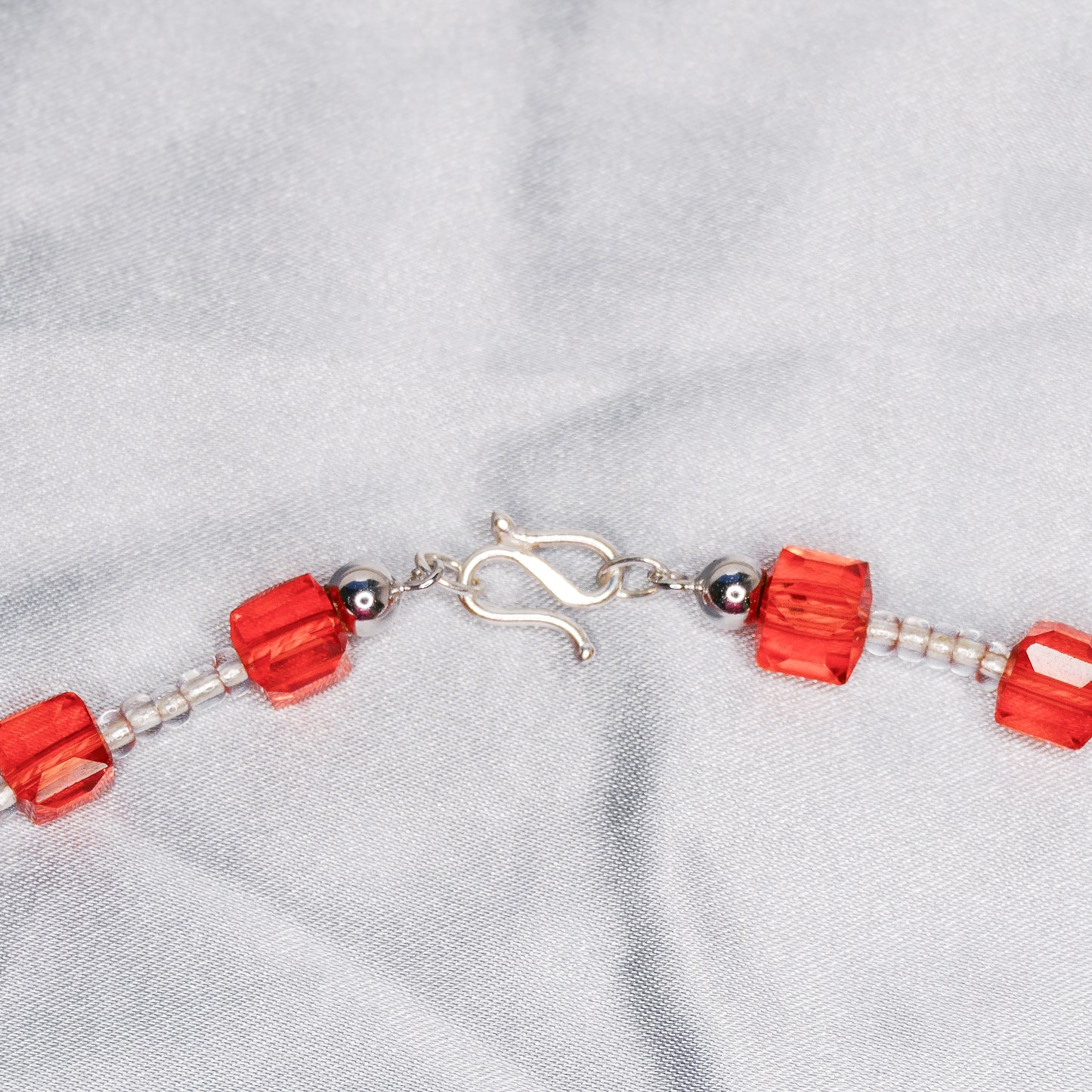 "CENTERPIECE" NECKLACE orange &amp; white