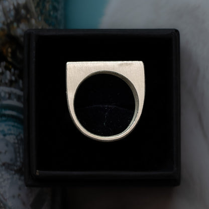 "QUIET BLOSSOM" RING WITH SAPPHIRE