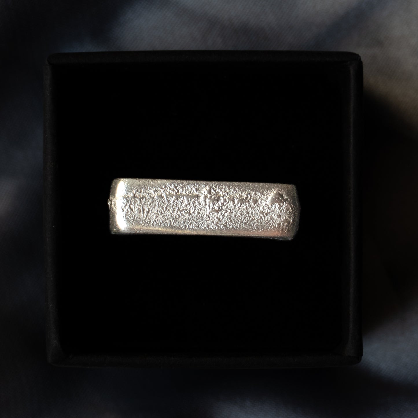 "SIDES SIGNET" RING