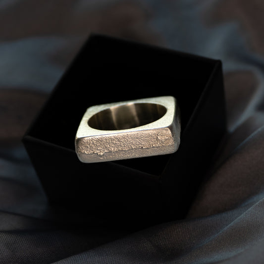 "SIDES SIGNET" RING
