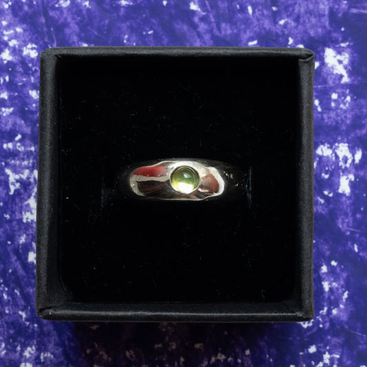 "SIERRA" RING WITH PERIDOT